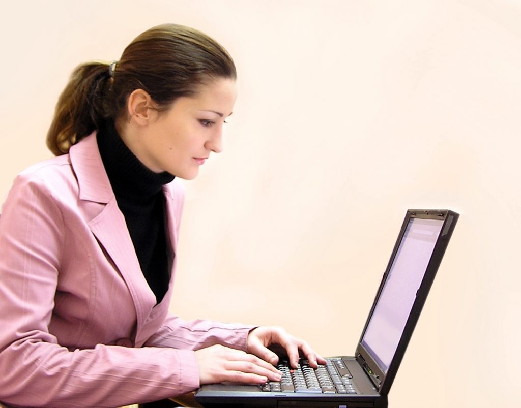 browsing in pink 1243732 1